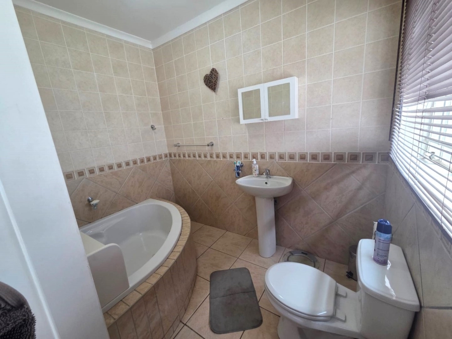 3 Bedroom Property for Sale in Flimieda North West
